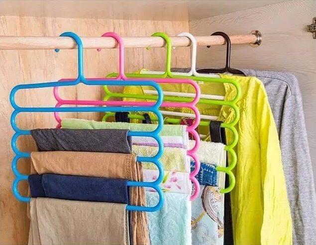 Plastic pant hanger